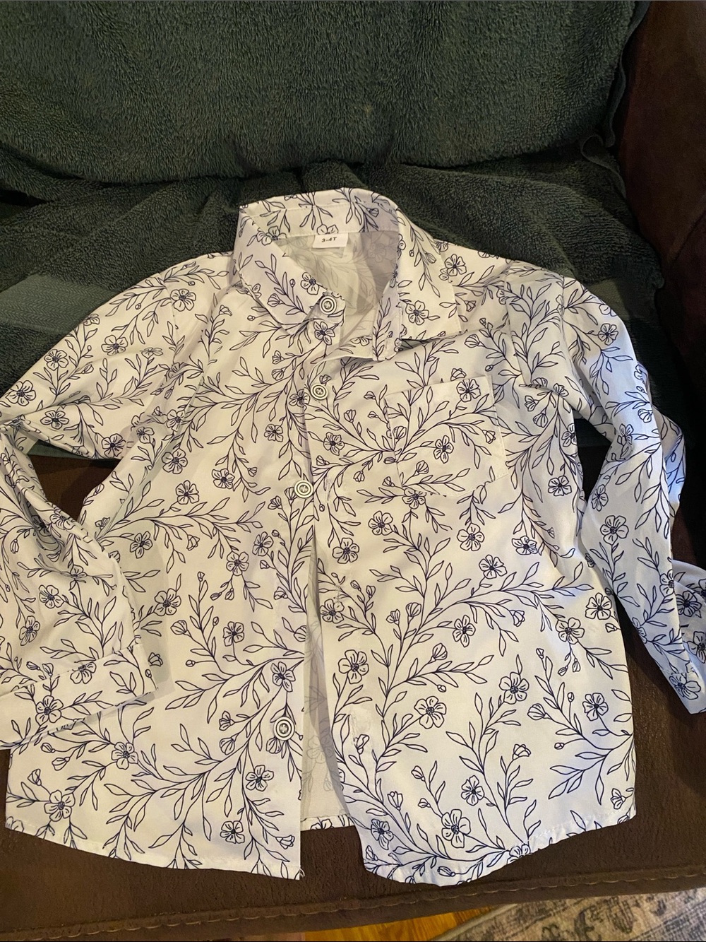 Source Unknown White Button-Down Shirt with Blue Floral Print